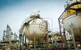 夜晚作業(yè) 兩個球儲氣庫石化廠的天然氣管道儲運分析